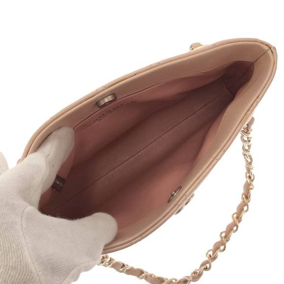 CHANEL Matelasse Handbag - Picture 5 of 14